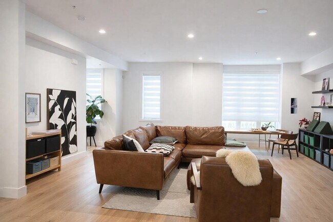 Building Photo - 7670-7207 207 St