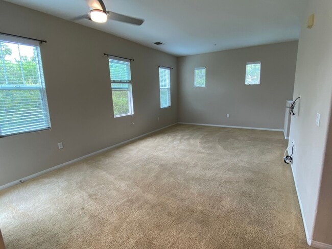 Building Photo - Well Kept 2 Bedroom townhome in San Marcos