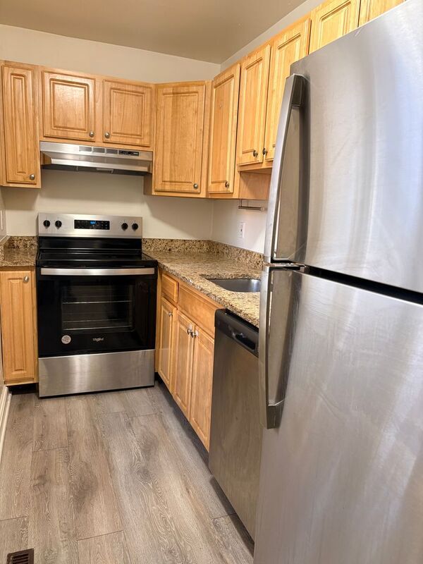 Foto del edificio - 717-721 St Paul St