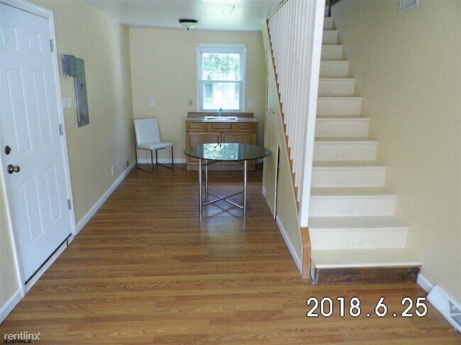 Building Photo - 5 br, 3 bath House - 16 Linda Lane