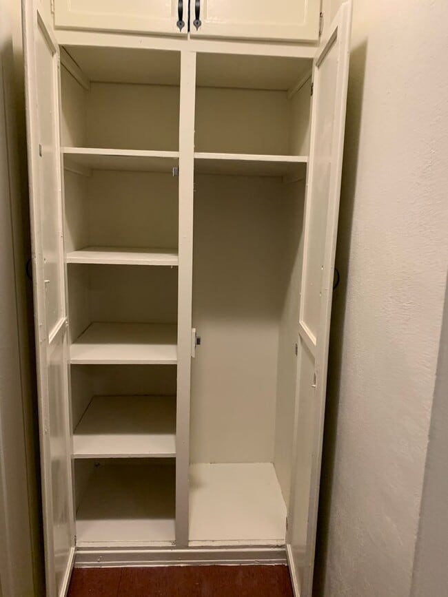 Building Photo - For rent by owner, section-8 ok - 3-Bed House on Cul-de-sac