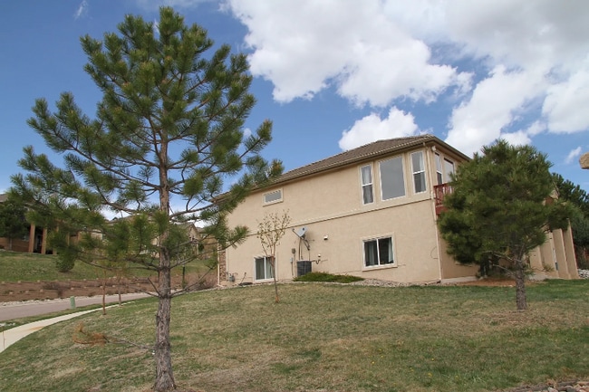 Building Photo - 2424 Sierra Oak Dr