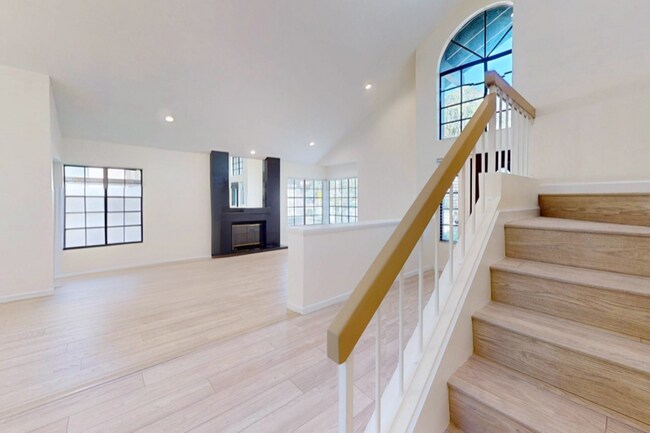 Foto del edificio - 5813 Serrania Ave