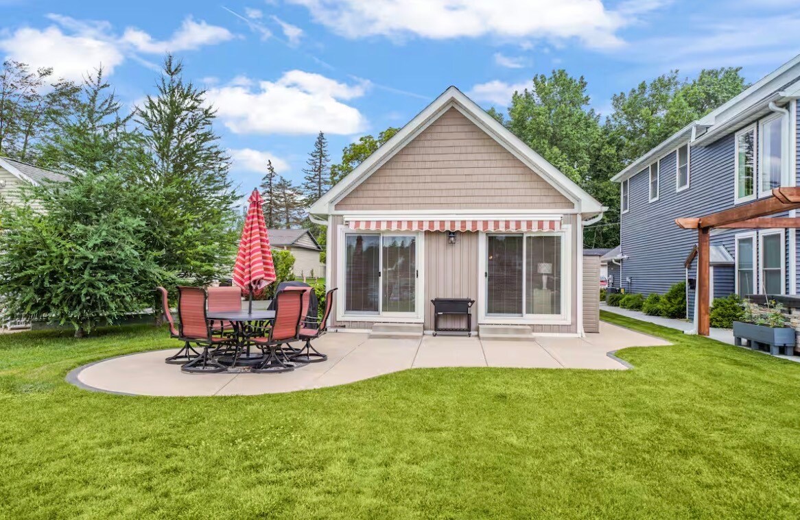 Foto principal - 8043 S Portage Rd