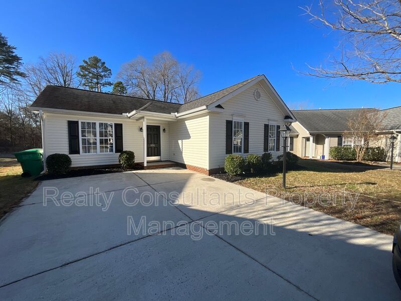 Foto principal - 851 Hitchcock Way