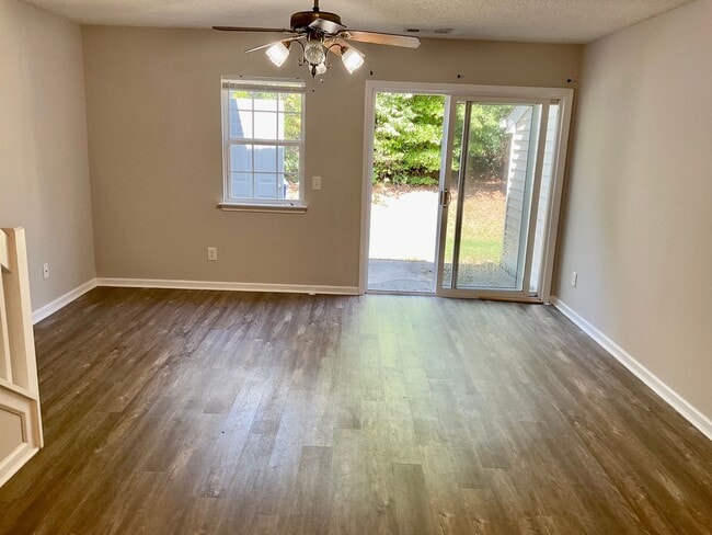 Building Photo - Townhome with 2 Bedrooms, 2.5 Baths