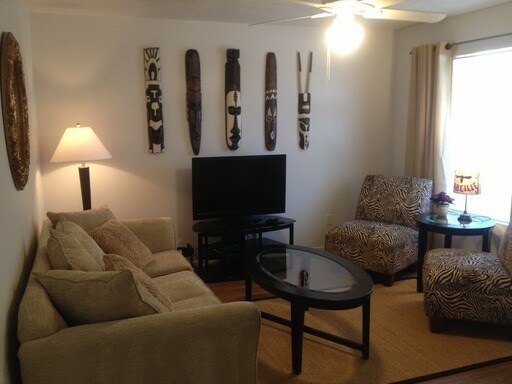 Building Photo - 2 Bed 2 Bath Duplex With Fenced Yard