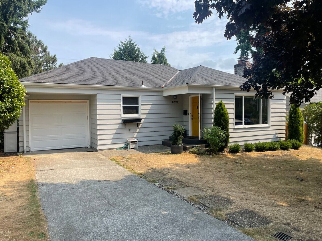 Primary Photo - Charming home in Arbor Heights!