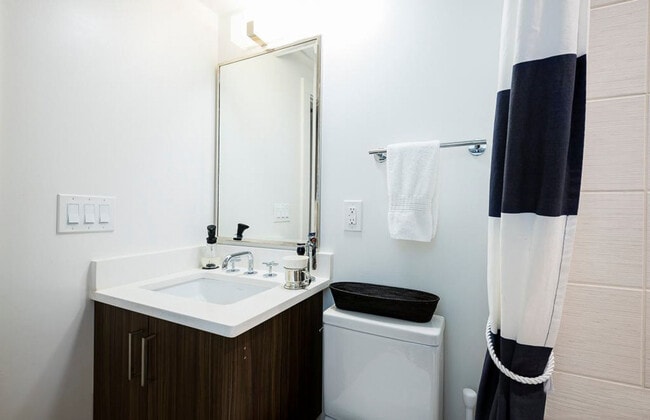 Foto del edificio - 616 D St SE