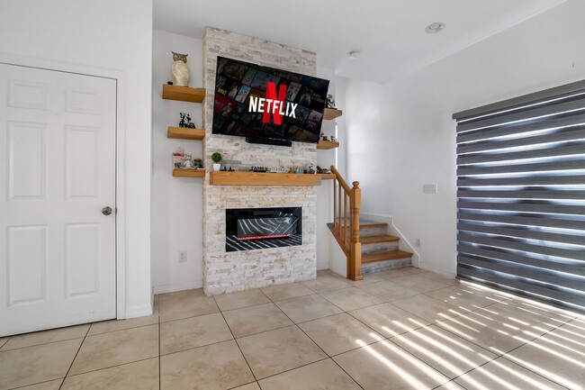 Foto del edificio - 3012 Bird of Paradise Ln