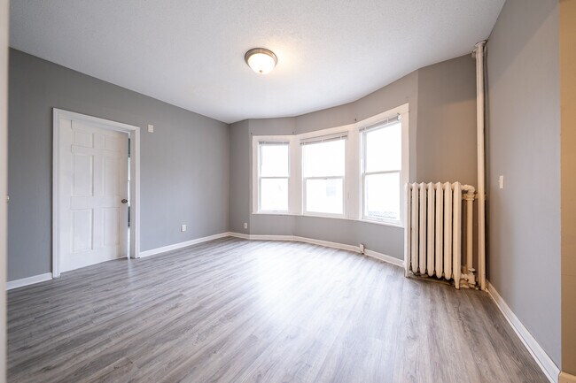 Building Photo - 391 Sherburne Ave