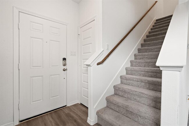 Foto del edificio - 16540 Moss Ln