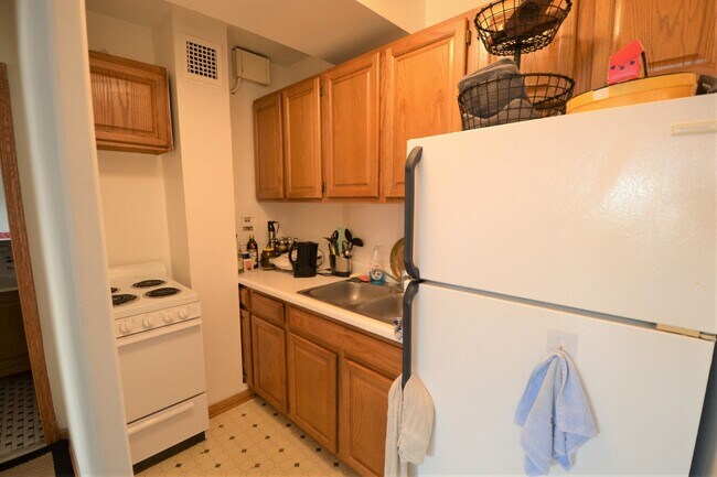 Building Photo - 4180 N Marine Dr