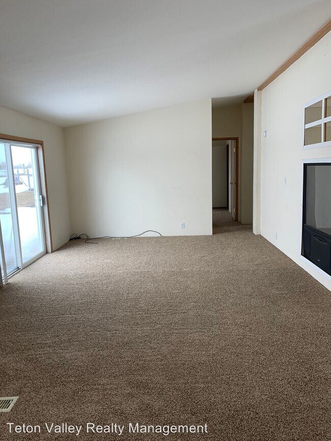 Foto del edificio - 4 br, 2 bath Apartment - 859 Nuthatch Dr.
