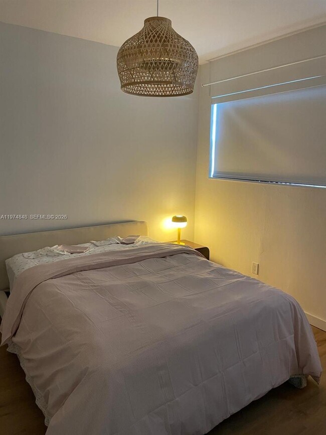 Foto del edificio - 8600 Byron Ave