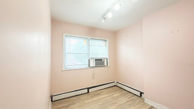 Foto del edificio - 6013 Buchanan Pl