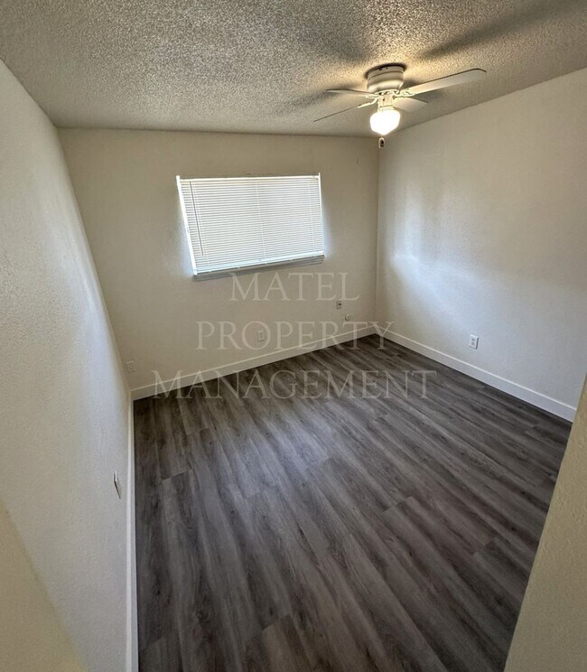 Foto del edificio - 560 Gilbert Ave