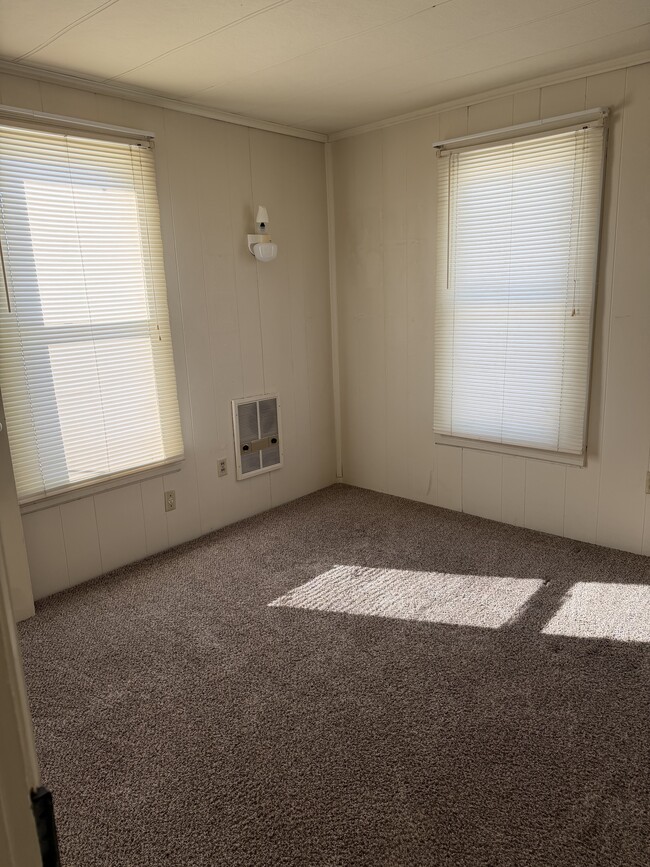 Building Photo - 230 Adelia St