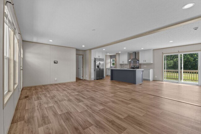 Building Photo - New build home on a spacious lot!