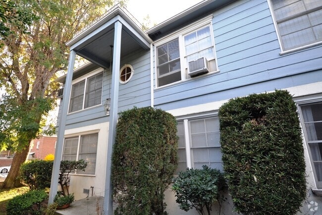 Building Photo - 11645 Moorpark St