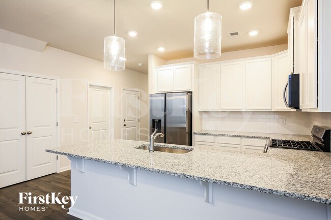 Foto del edificio - 107 Wild Lily Dr