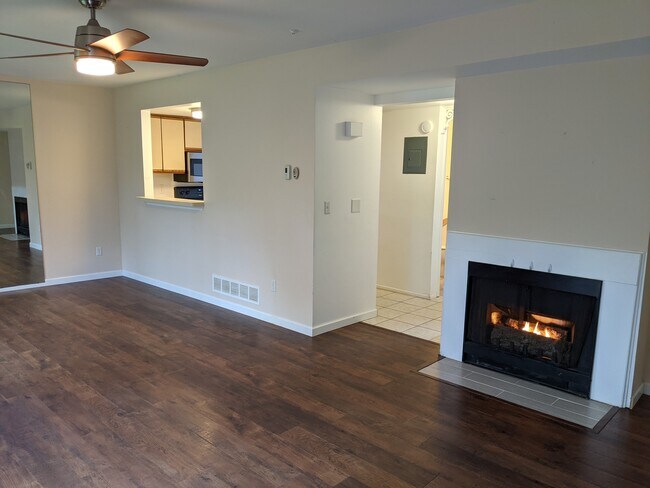 Building Photo - 275 Briarcrest Dr