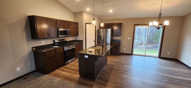 Foto del edificio - 3527 237th Ave NW