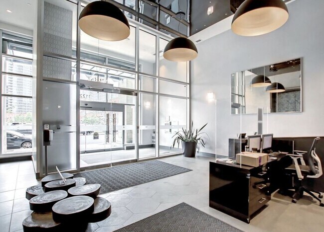 Photo du bâtiment - Beautiful Executive 1 Bedroom/1 Bathroom C...