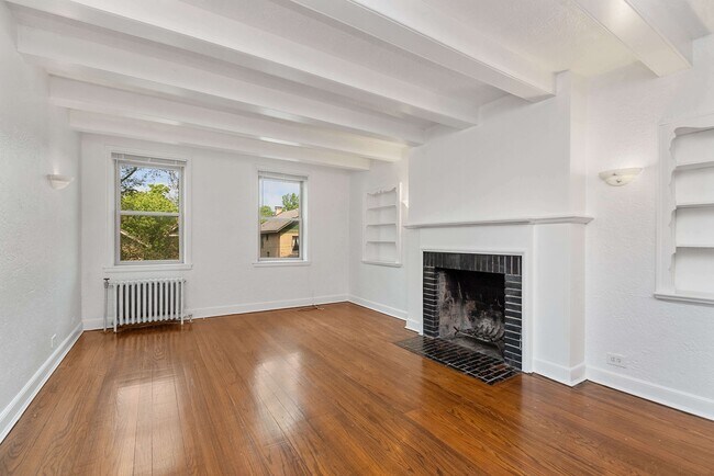 Foto del edificio - 2628 Cleinview Avenue