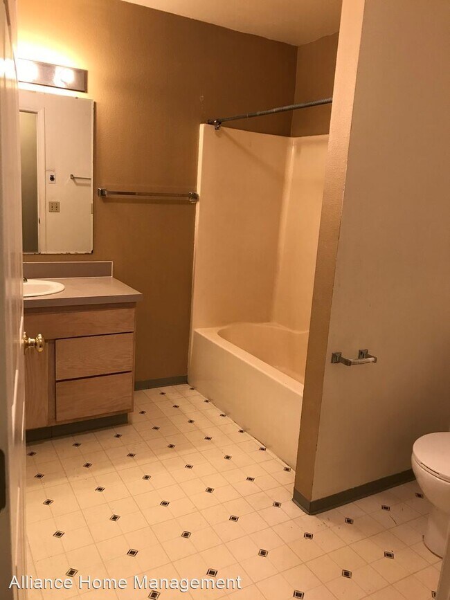 Building Photo - 3 br, 2 bath House - 223 Baker St. #103