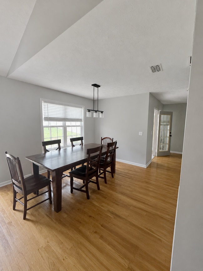 Dining Room - 409 Williamsport Dr