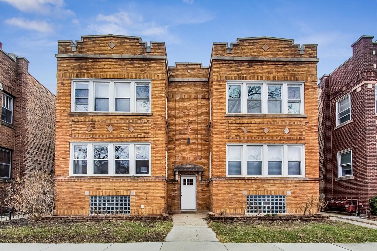 3242 W Warner Ave Unit 2, Chicago, IL 60618 Condo for Rent in Chicago