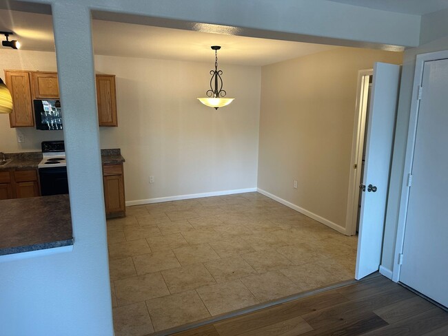 Photo - Clean 3 bedroom, 2 bathroom condo in Westm...