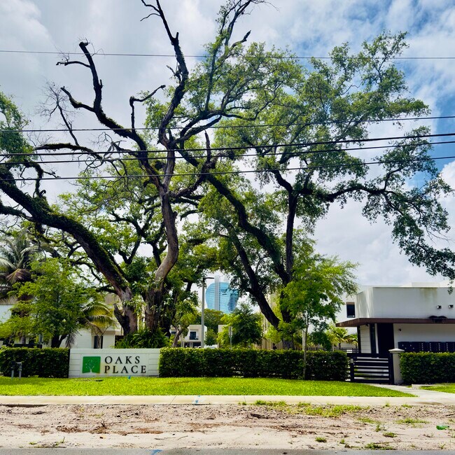 Foto del edificio - 4189 N Oak Pl