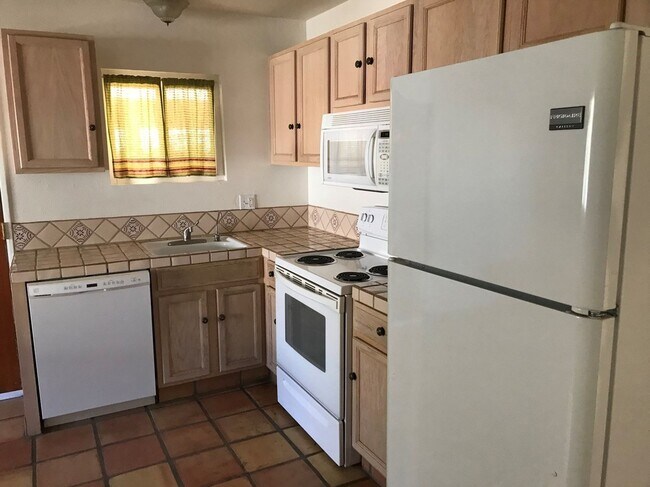 Building Photo - FIRST MONTHS RENT FREE