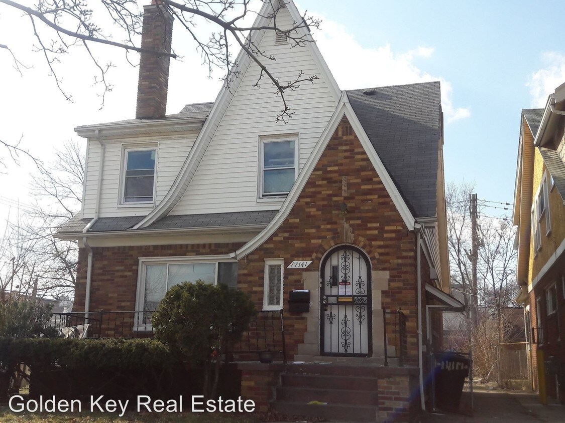Primary Photo - 2 br, 1 bath Apartment - 17141 Greenlawn