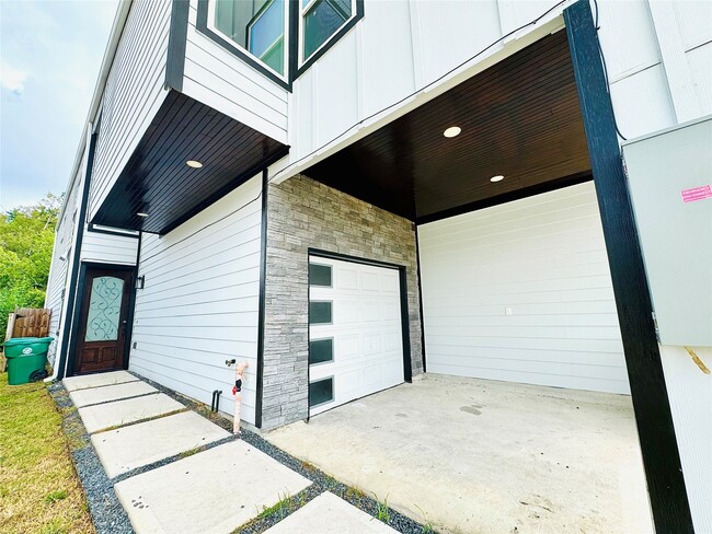 Building Photo - 8131 St Louis St