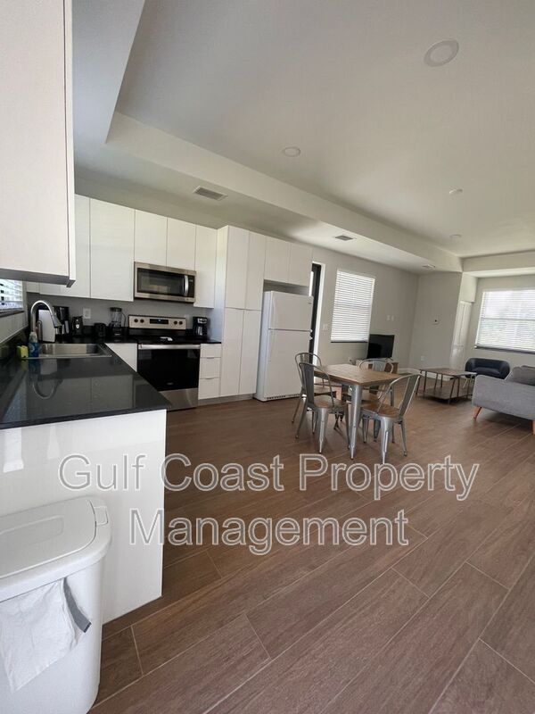 Foto del edificio - 681 Windermere Dr