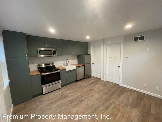 Foto del edificio - 1 br, 1 bath House - 1555 & 1555A Summer S...