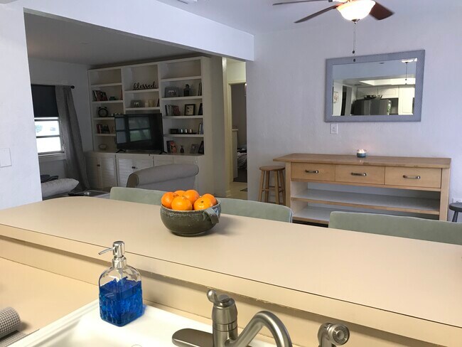 Foto del edificio - 1239 Vesper Dr