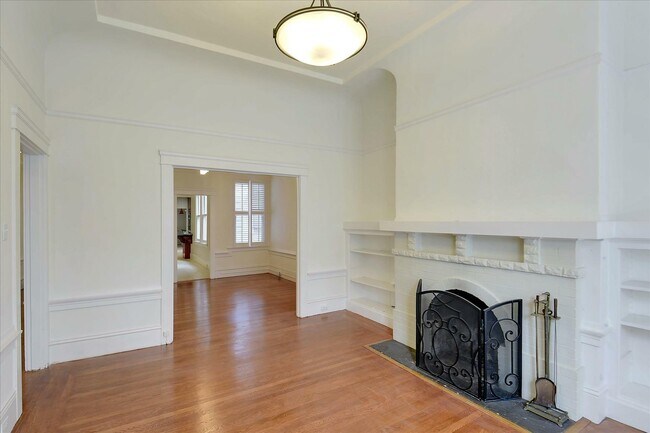 Building Photo - 2046 Baker St
