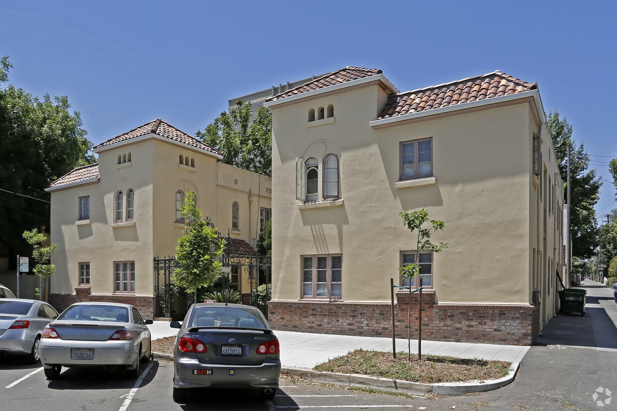 Hill Court Apartments Sacramento