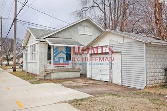 Building Photo - 868 E Walnut St