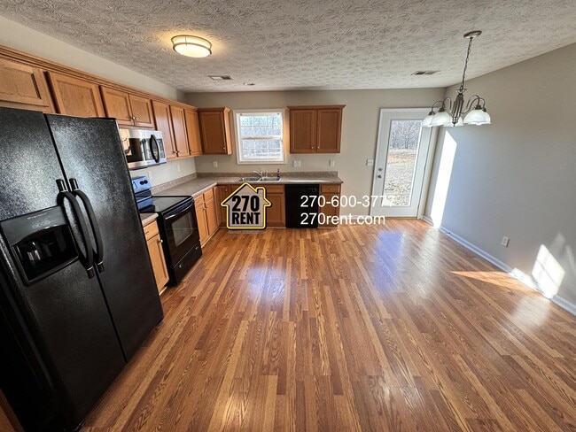 Building Photo - 140 Twin Lakes Dr