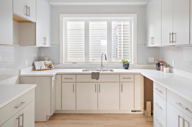 Building Photo - 315 Pearl St