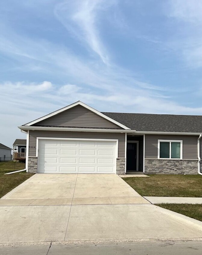 Building Photo - New 3 Bedroom Ranch