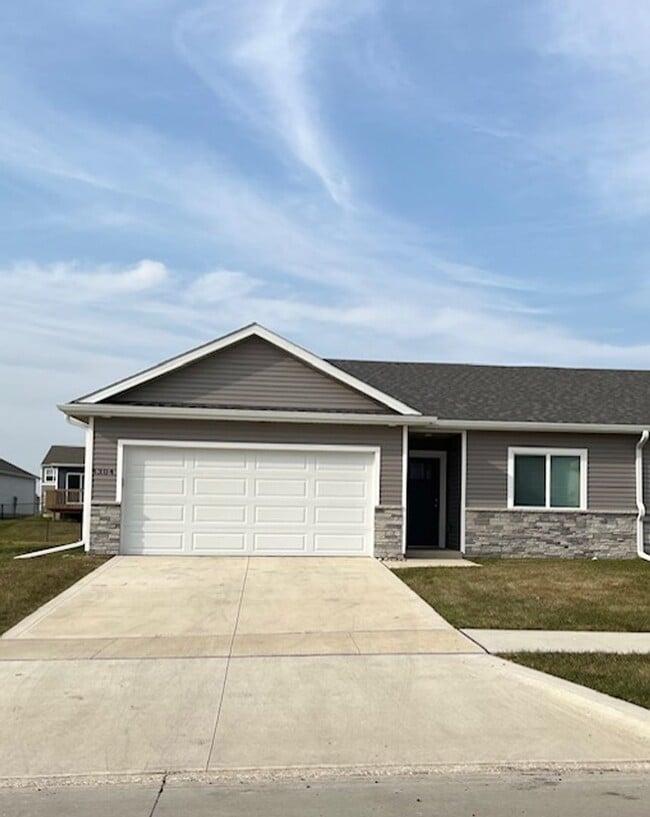 Building Photo - 6794 Mongoose Ct