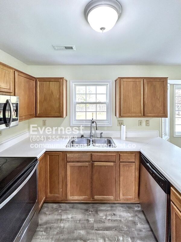 Foto del edificio - 3324 Alderwood Way