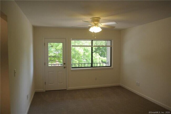 Building Photo - 685 Success Ave