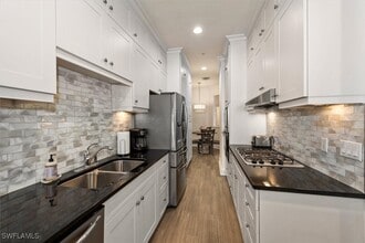 Building Photo - 555 5th Ave S